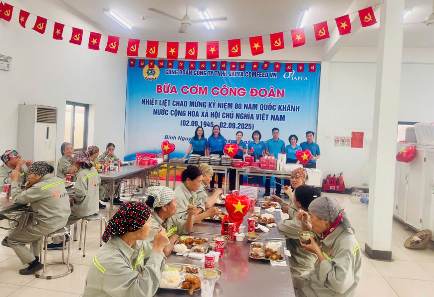 Phú Thọ - Ngày 25.8, Công đoàn Công ty TNHH Japfa Comfeed Việt Nam tổ chức chương trình “Bữa cơm Công đoàn” cho 2.000 đoàn viên, công nhân lao động.