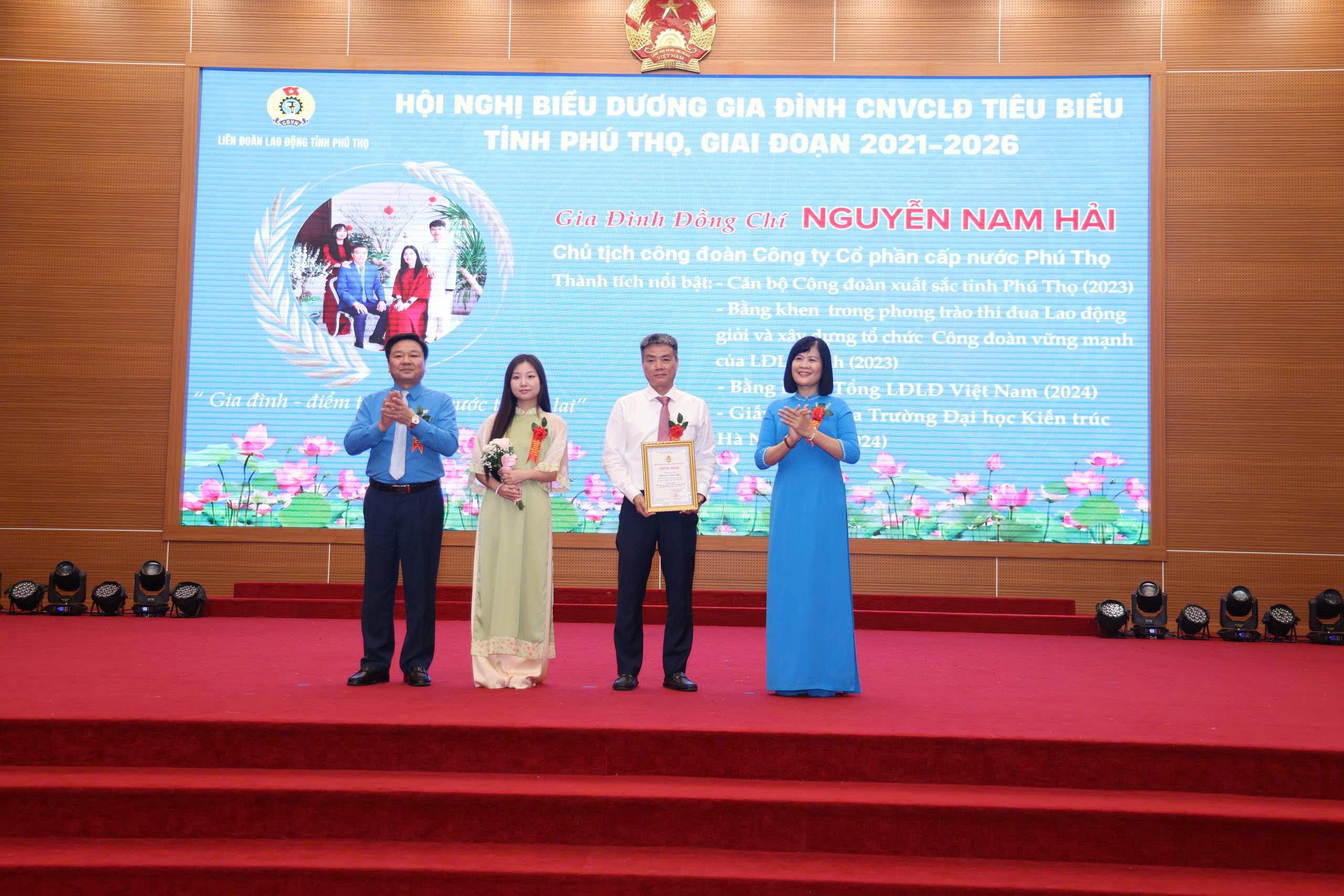 BIỂU DƯƠNG 60 GIA ĐÌNH CÔNG NHÂN, VIÊN CHỨC, LAO ĐỘNG TIÊU BIỂU TỈNH PHÚ THỌ