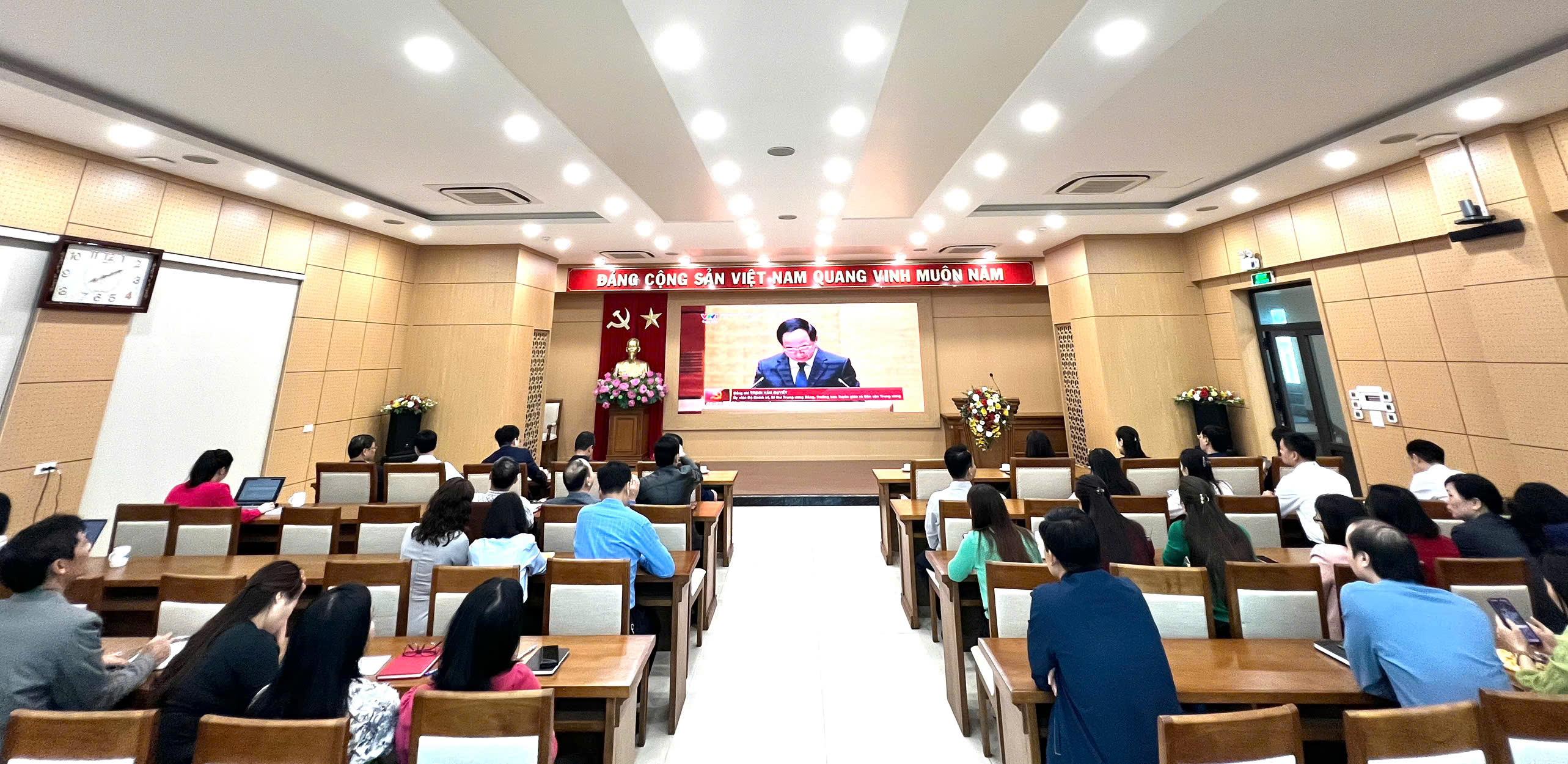 Liên đoàn Lao động tỉnh Phú Thọ tổ chức Hội nghị học tập các Nghị quyết của Bộ chính trị