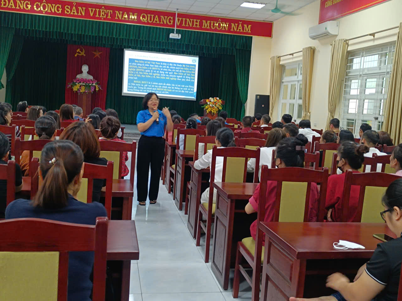 TỔ CHỨC TẬP HUẤN TUYÊN TRUYỀN, PHỔ BIẾN PHÁP LUẬT CHO CÁN BỘ CÔNG ĐOÀN CƠ SỞ TRONG CÁC KHU, CỤM CÔNG NGHIỆP