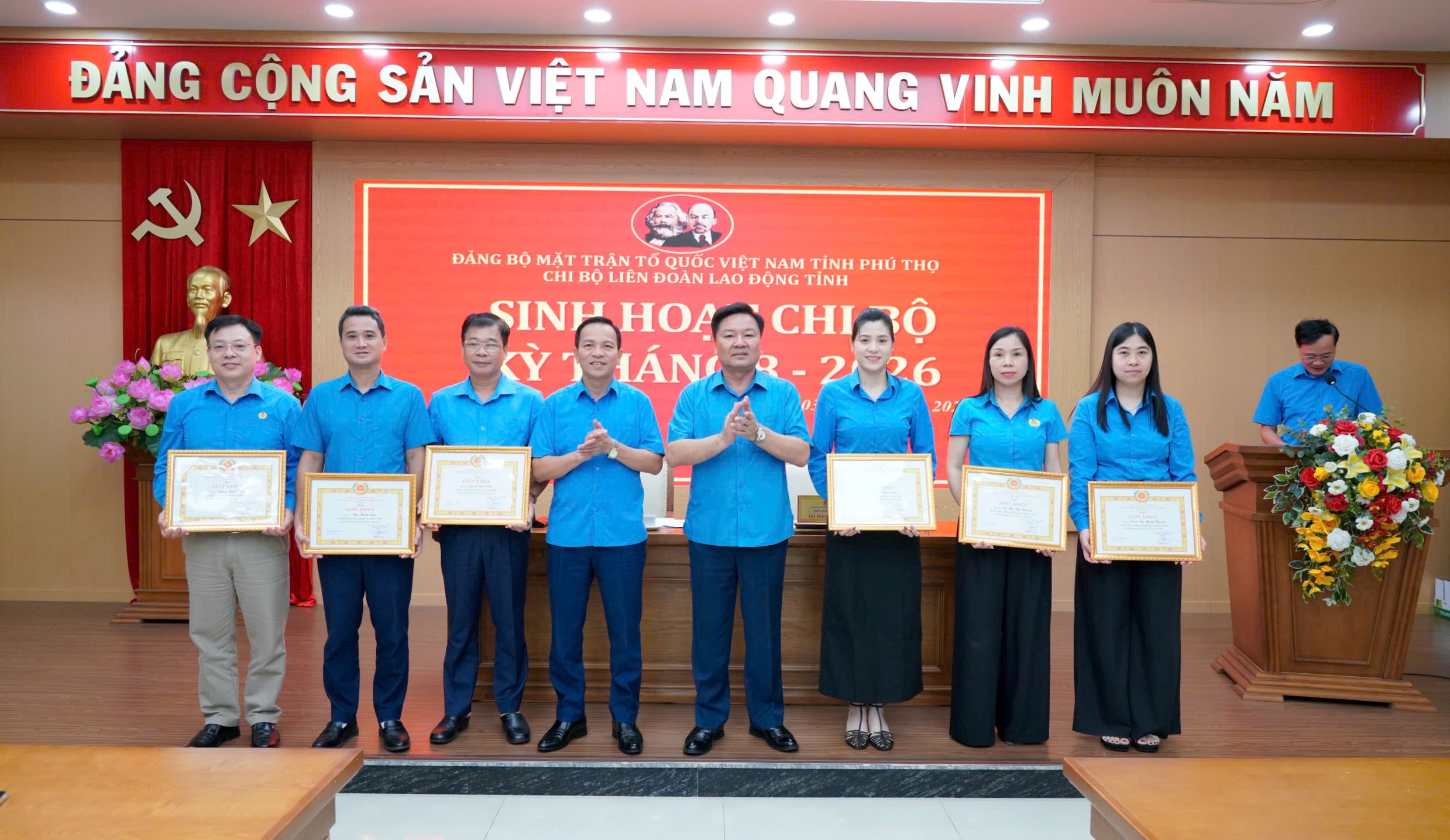 Chi bộ Liên đoàn lao động tỉnh Phú Thọ tổ chức sinh hoạt kỳ tháng 8
