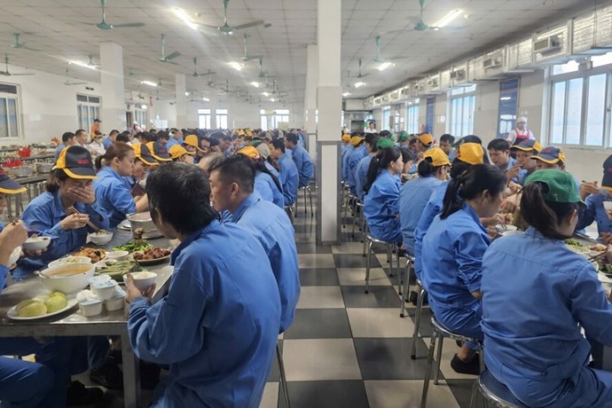 Phú Thọ - Ngày 26.8, Công đoàn Công ty TNHH Công nghệ Cosmos1 phối hợp với người sử dụng lao động tổ chức “Bữa cơm Công đoàn” cho trên 1.000 công nhân lao động.