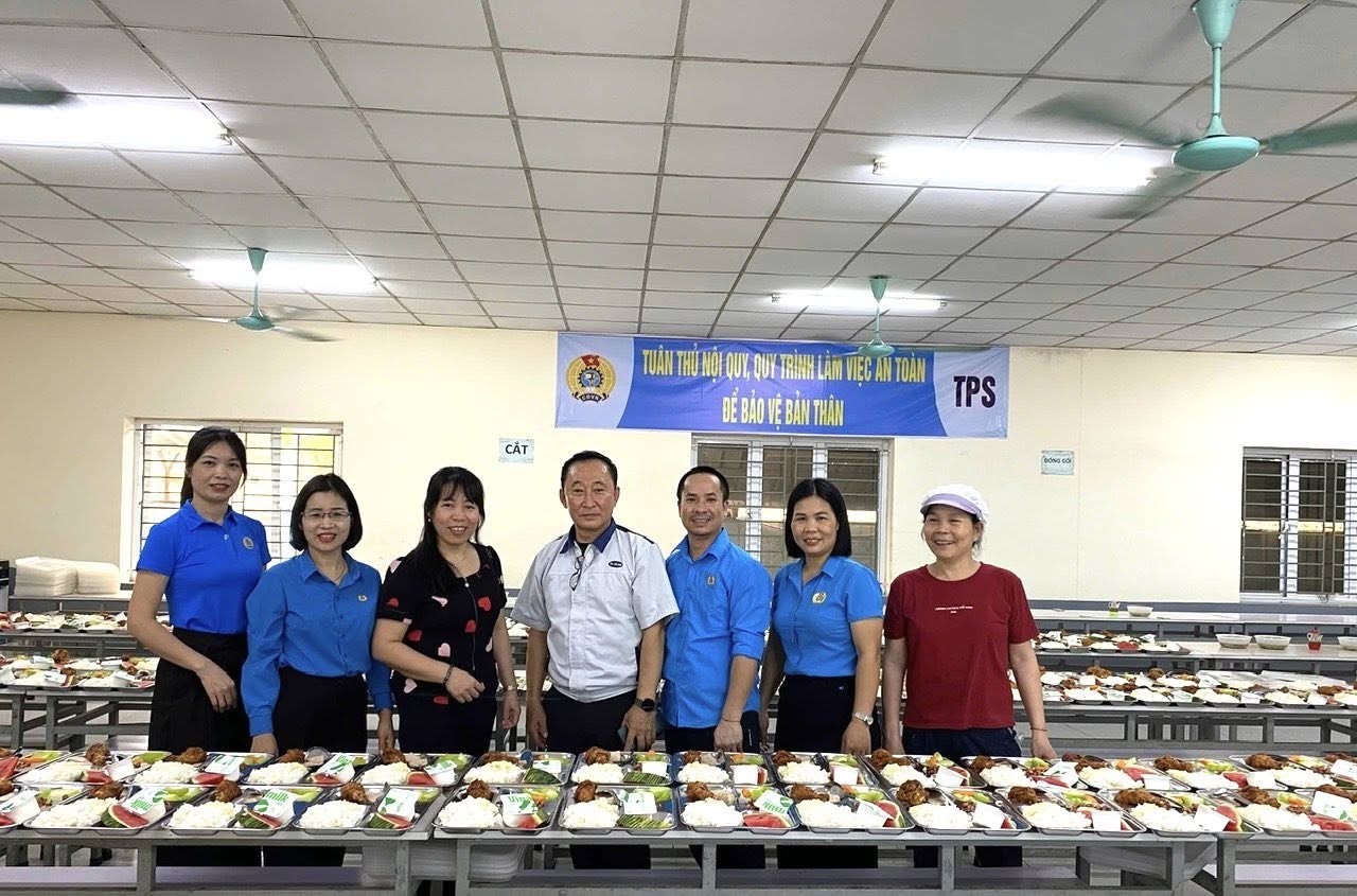 CĐ XÃ BÌNH PHÚ: THỰC HIỆN “BỮA CƠM CÔNG ĐOÀN” HƯỞNG ỨNG THÁNG CÔNG NHÂN NĂM 2026