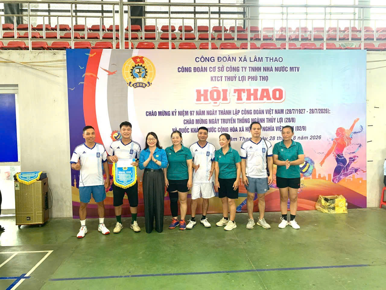 CÔNG ĐOÀN XÃ LÂM THAO - SÔI NỔI HỘI THAO BÓNG CHUYỀN HƠI NAM, NỮ CÔNG ĐOÀN CƠ SỞ CÔNG TY TNHH MTV KHAI THÁC CÔNG TRÌNH THỦY LỢI PHÚ THỌ