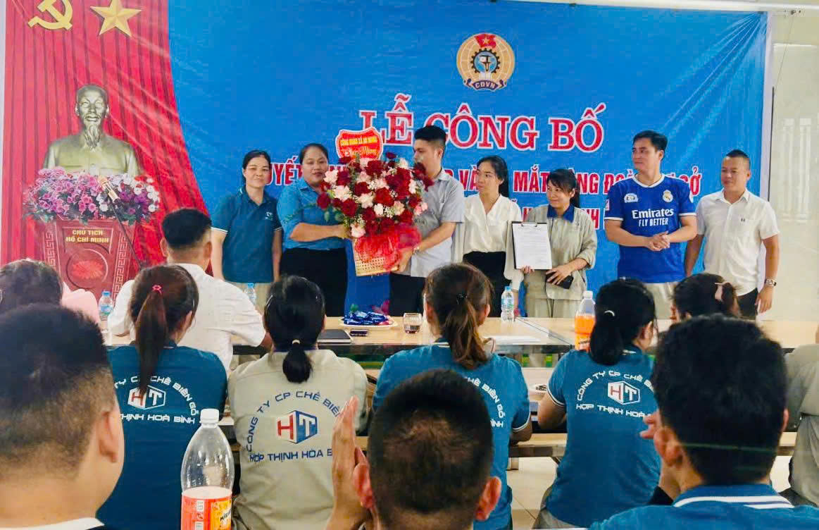 CÔNG ĐOÀN XÃ AN NGHĨA TỔ CHỨC CÔNG BỐ QUYẾT ĐỊNH THÀNH LẬP CÔNG ĐOÀN CƠ SỞ CÔNG TY CỔ PHẦN CHẾ BIẾN GỖ HỢP THỊNH HÒA BÌNH