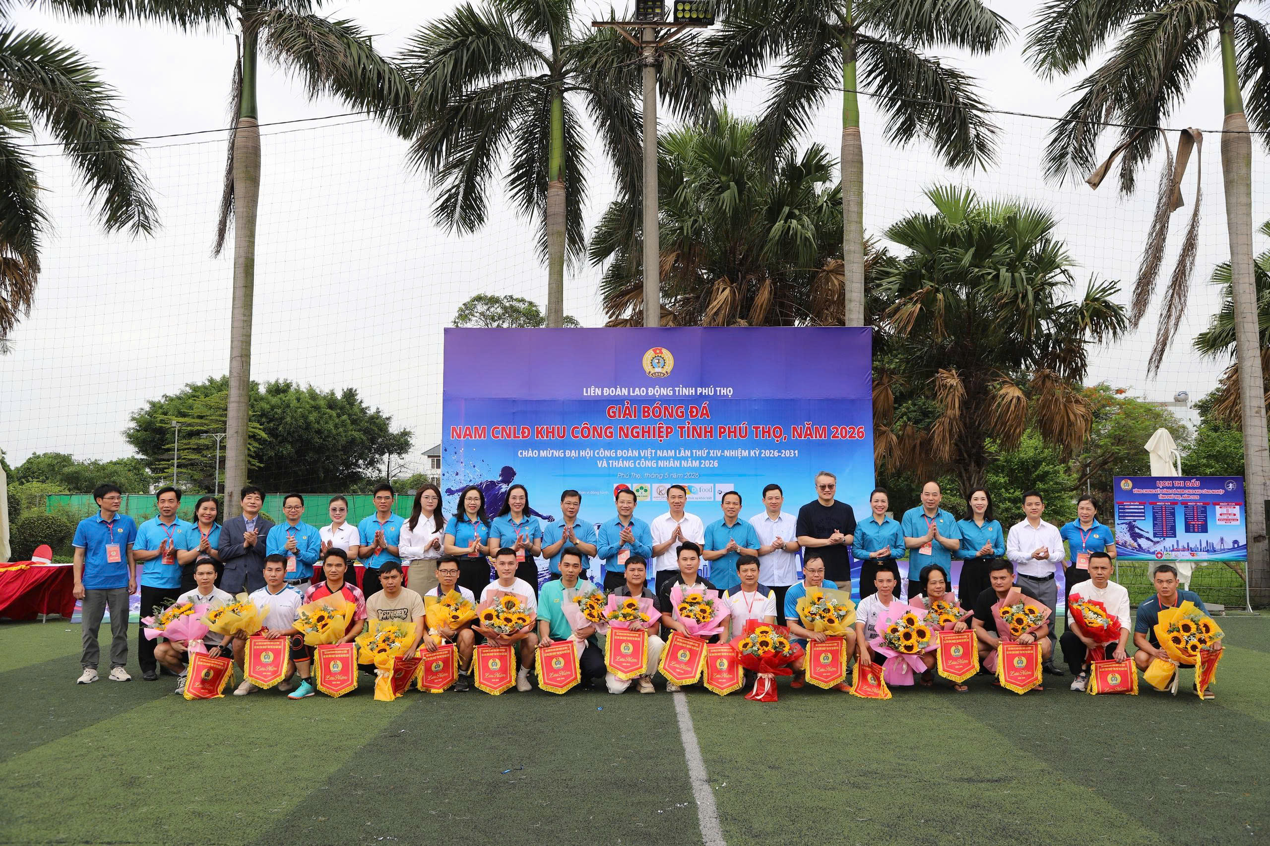 Khai mạc Giải bóng đá Nam công nhân lao động Khu công nghiệp tỉnh Phú Thọ năm 2026