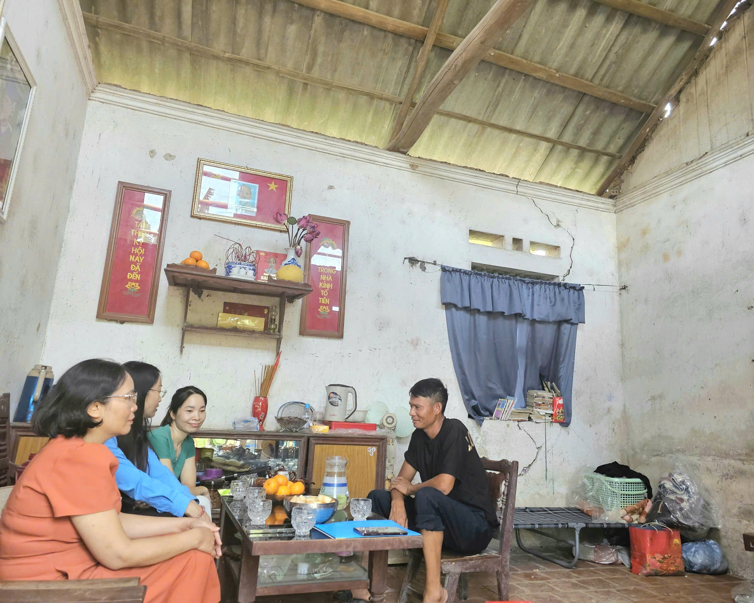 CÔNG ĐOÀN PHƯỜNG VIỆT TRÌ PHỐI HỢP TRAO QUÀ HỖ TRỢ ĐỘT XUẤT CHO ĐOÀN VIÊN, NGƯỜI LAO ĐỘNG CÓ HOÀN CẢNH KHÓ KHĂN