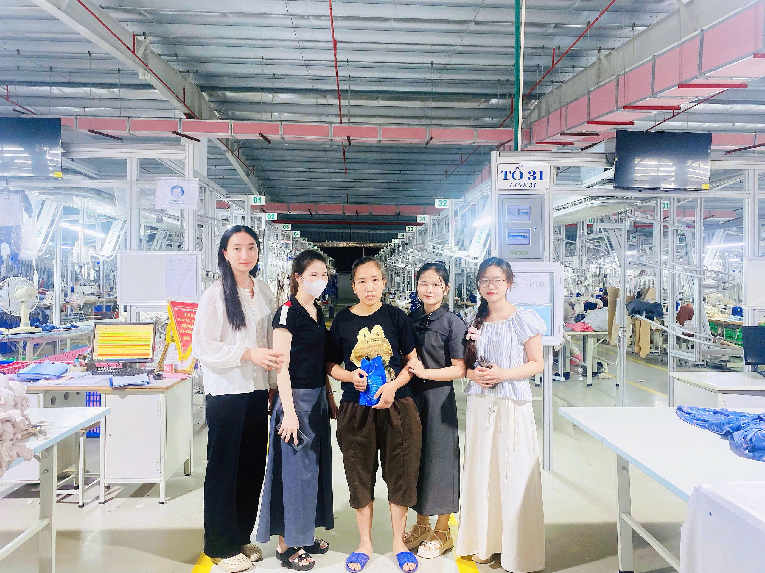 Thanh Thuỷ: CĐCS CÔNG TY TNHH SUNRISE APPREL VIỆT NAM LAN TỎA YÊU THƯƠNG, CHUNG TAY GIÚP ĐỠ HOÀN CẢNH KHÓ KHĂN ĐỘT XUẤT