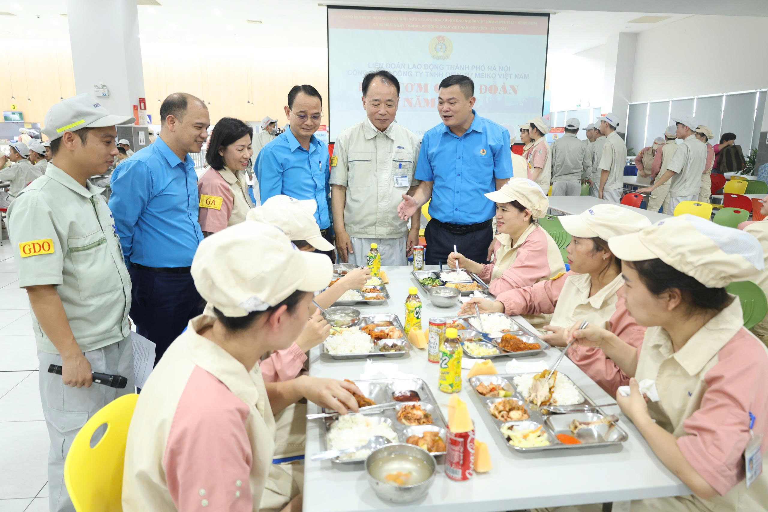 Tổ chức Bữa cơm Công đoàn cho gần 23.500 công nhân Công ty TNHH Canon Việt Nam