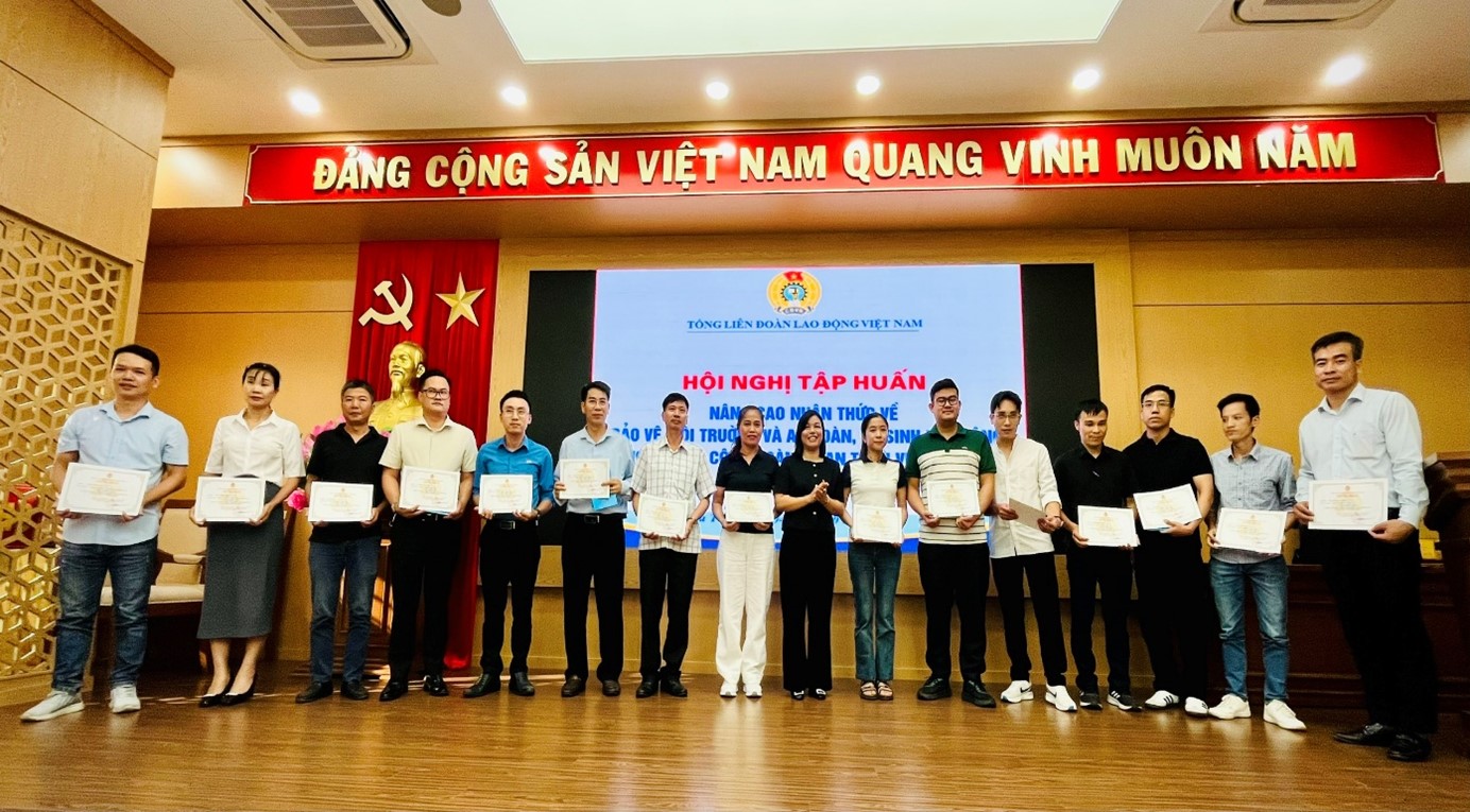 TẬP HUẤN NÂNG CAO NHẬN THỨC VỀ BẢO VỆ MÔI TRƯỜNG VÀ AN TOÀN, VỆ SINH LAO ĐỘNG