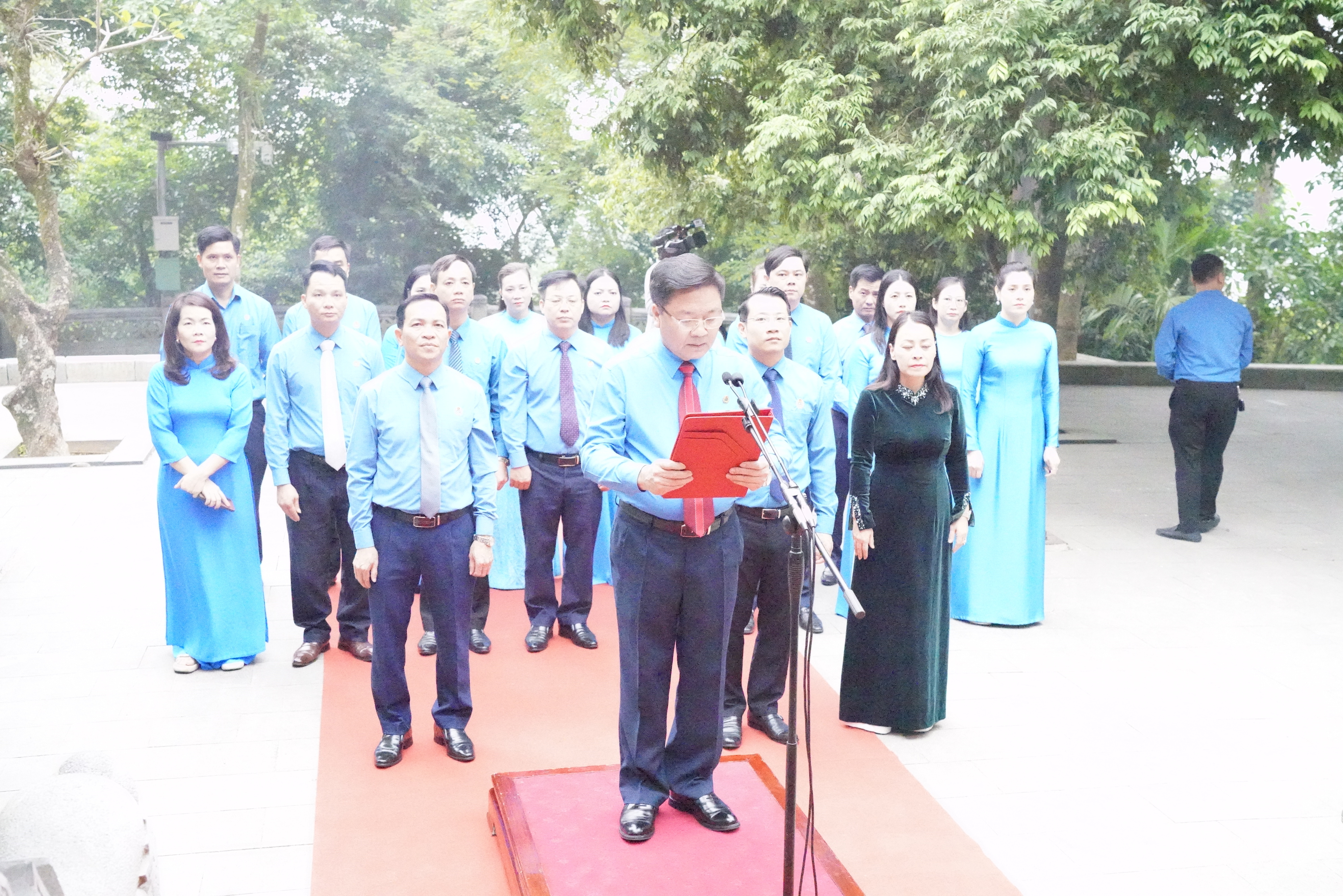 ĐOÀN ĐẠI BIỂU LIÊN ĐOÀN LAO ĐỘNG TỈNH PHÚ THỌ DÂNG HƯƠNG TƯỞNG NIỆM CÁC VUA HÙNG