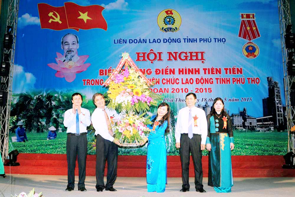 BIỂU DƯƠNG ĐIỂN HÌNH TIÊN TIẾN TRONG CNVCLĐ GIAI ĐOẠN 2010 - 2015
