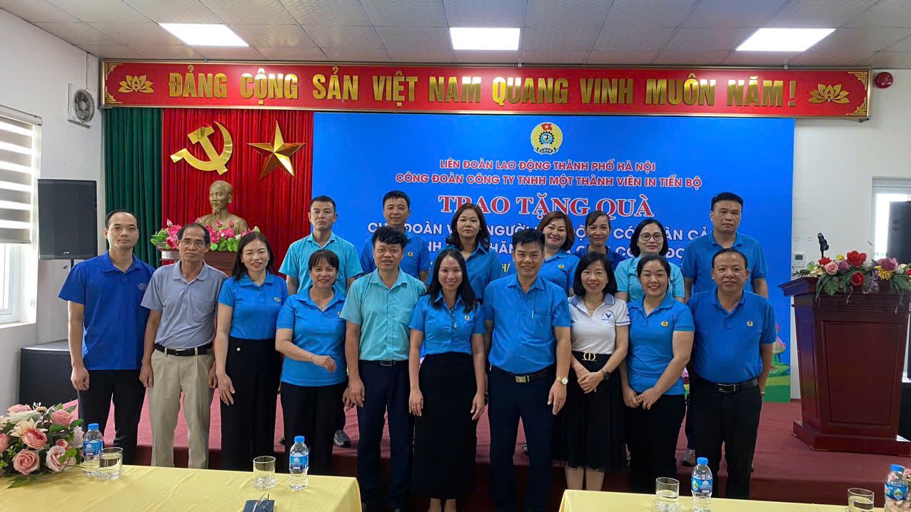 Công đoàn Công ty In Tiến Bộ tổ chức "Bữa cơm công đoàn" chào mừng kỷ niệm 96 năm ngày thành lập Công đoàn Việt Nam