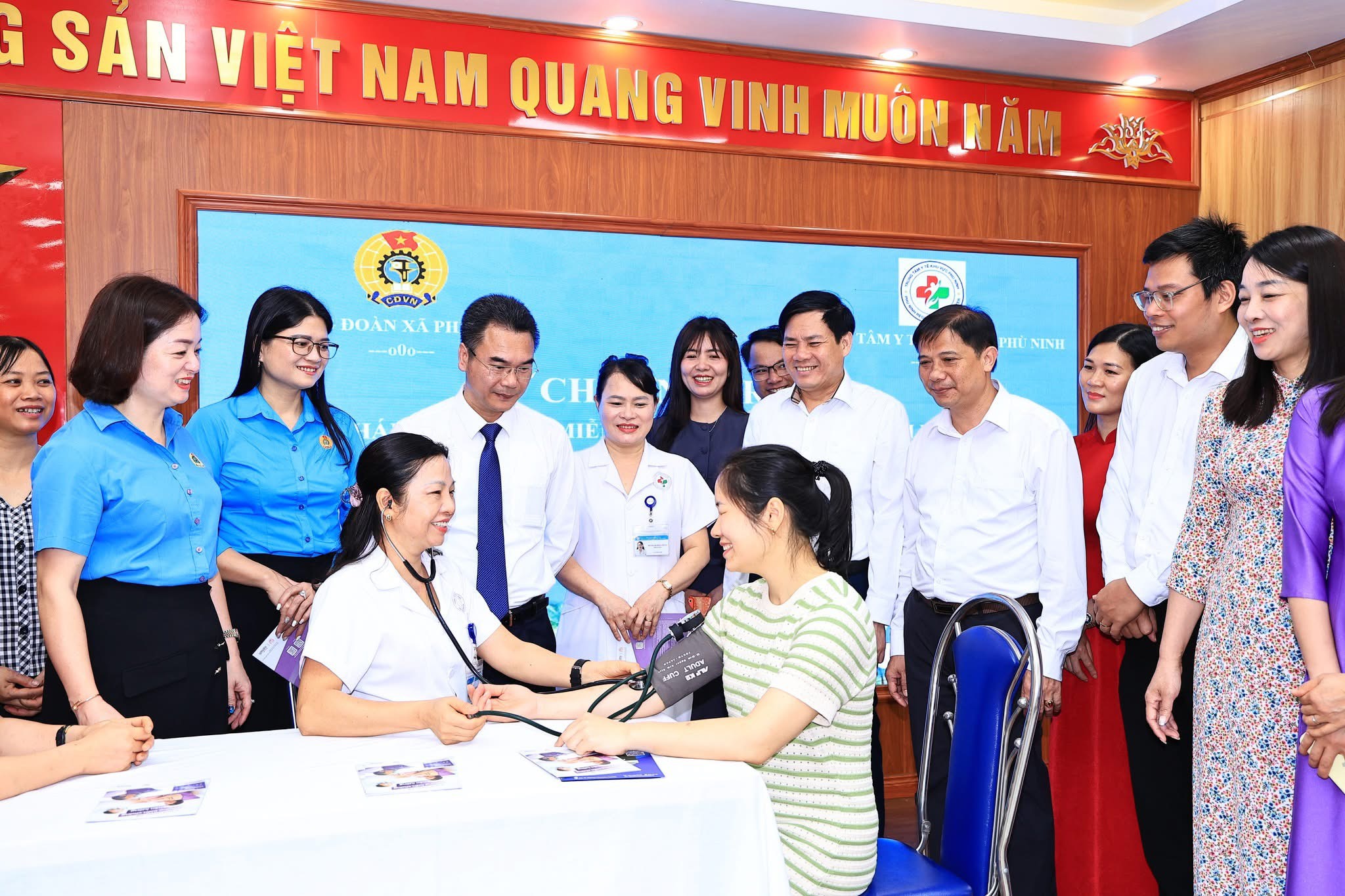 Công đoàn xã Phù Ninh phối hợp với Trung tâm Y tế khu vực Phù Ninh tổ chức khám sức khỏe miễn phí cho đoàn viên, người lao động năm 2026