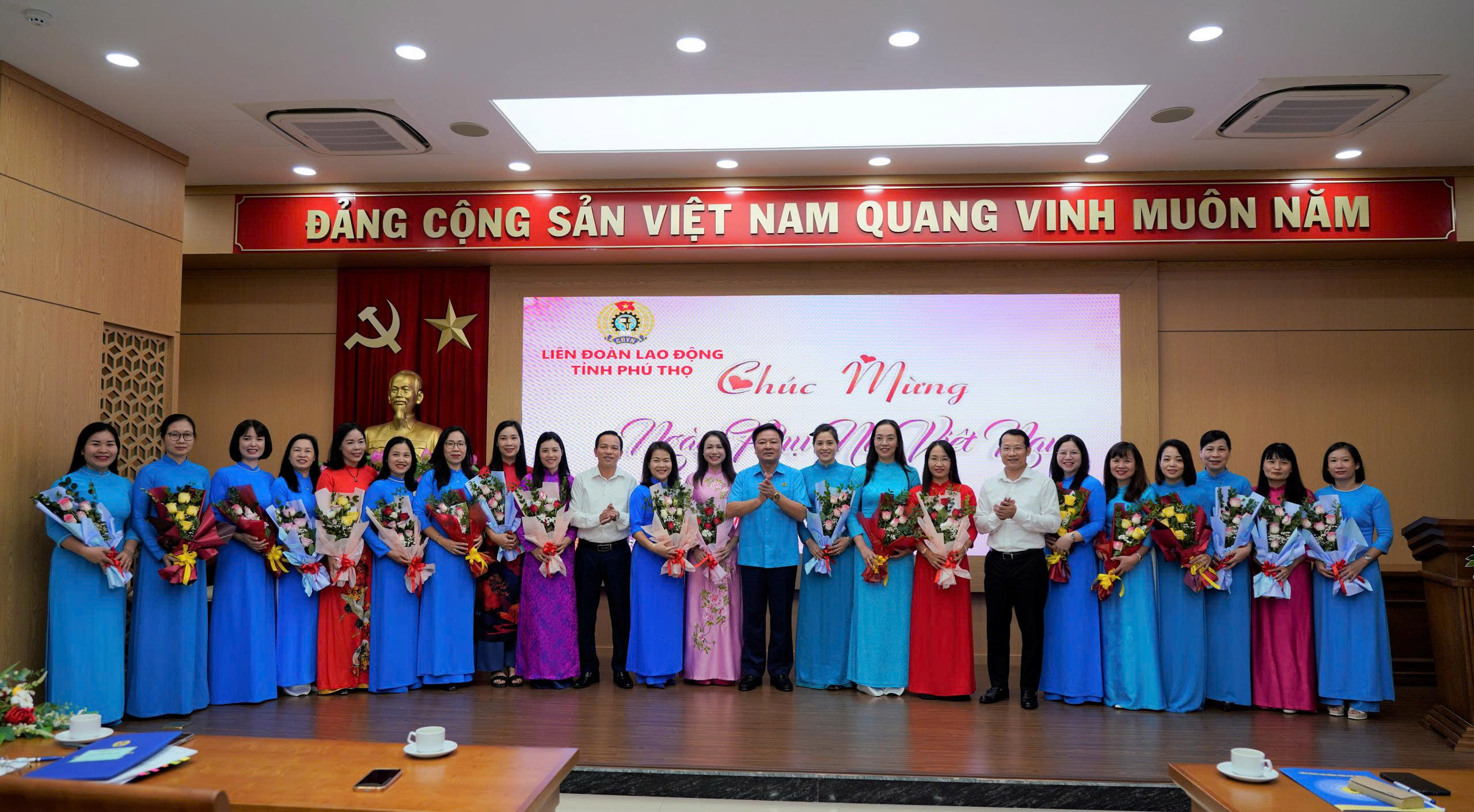 Gặp mặt đội ngũ Nữ cán bộ Công đoàn chuyên trách tỉnh Phú Thọ