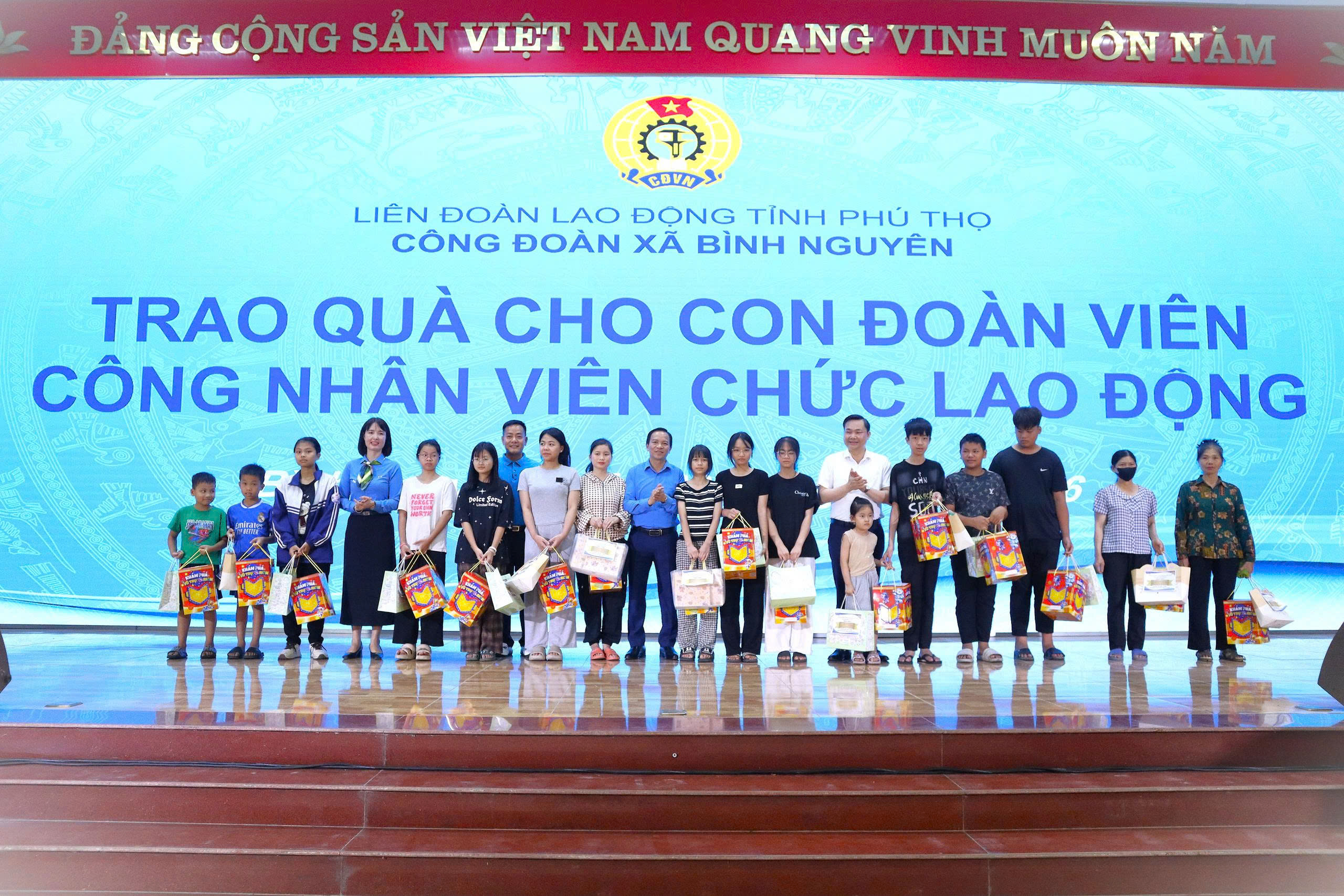 Công đoàn xã Bình Nguyên: Chương trình Văn nghệ chào mừng Đại hội Công đoàn Việt Nam lần thứ XIV; Tổng kết Tháng Công nhân, Tháng hành động về an toàn, vệ sinh lao động và ra mắt các công đoàn cơ sở mới thành lập