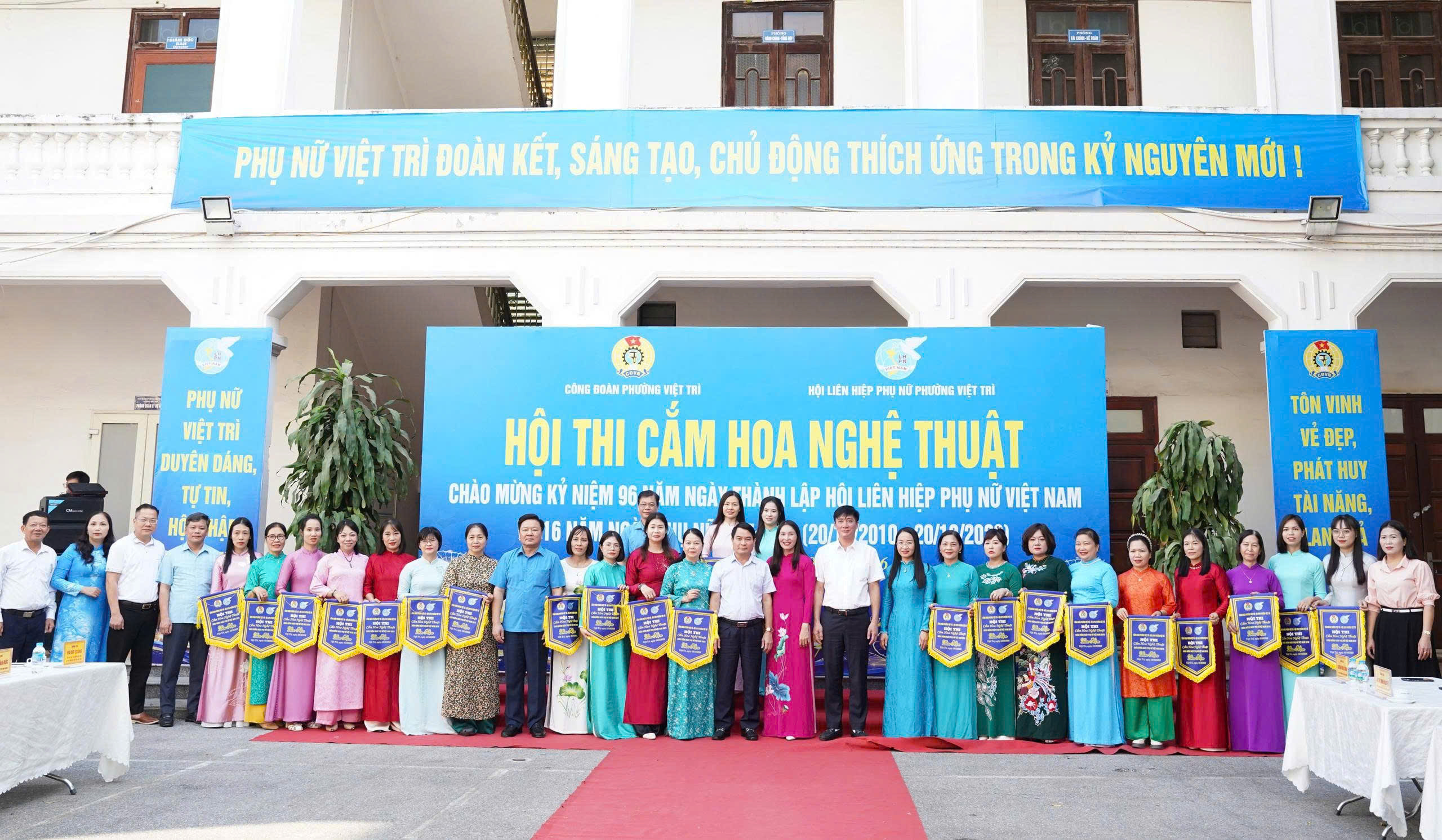 Hội thi cắm hoa nghệ thuật chào mừng kỷ niệm Ngày Phụ nữ Việt Nam.